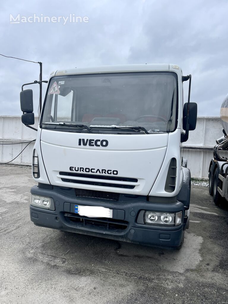 IVECO asfaltti jakelija